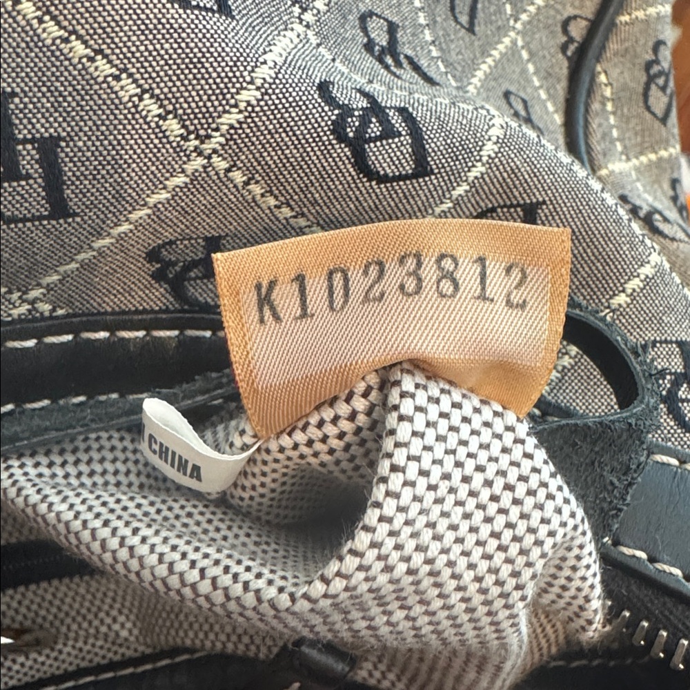 Dooney & Bourke Signature DB Small Shoulder Bag Blue Duck Tag - Picture 6 of 7